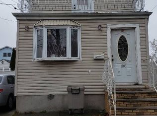 100 Cherry Ln, New Hyde Park, NY 11001