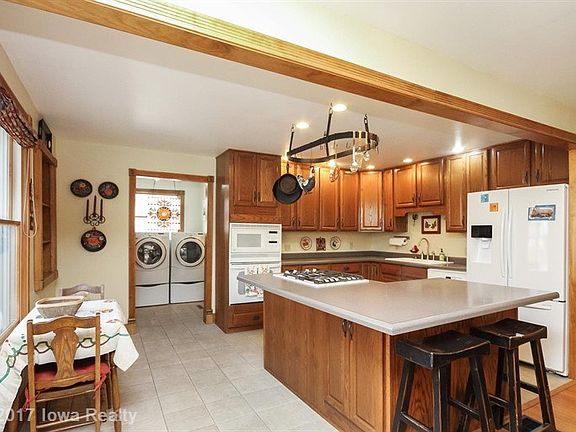 5th image of 815 E Court Ave