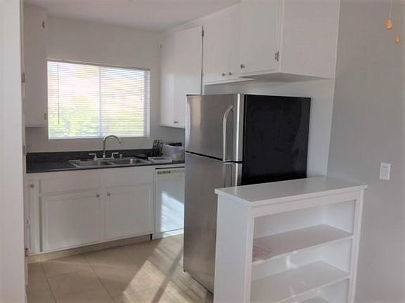 4th image of 115 N Normandie Ave APT 10