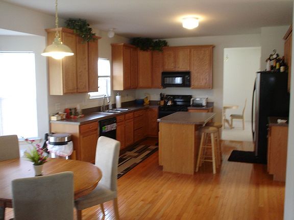 Large Eat-In Kitchen