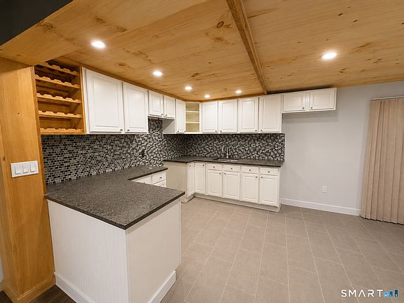 4th image of 85 Banks Rd