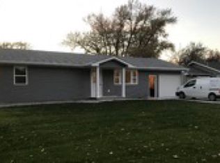 1141 N 8th St, David City, NE 68632