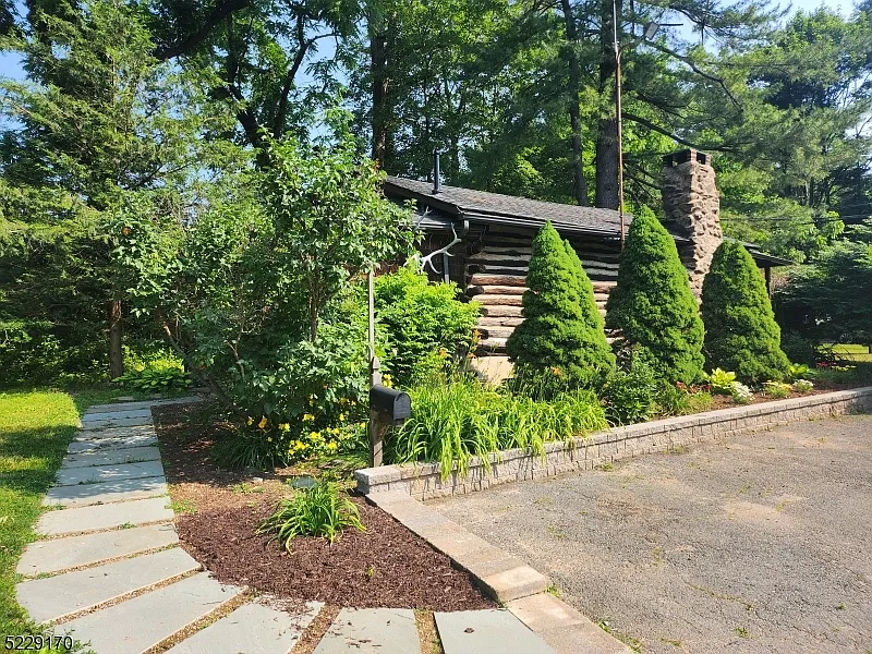 1 bed, 1.0 bath, $2,350 — Photo 2