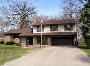 1043 Sherren St W, Roseville, MN 55113