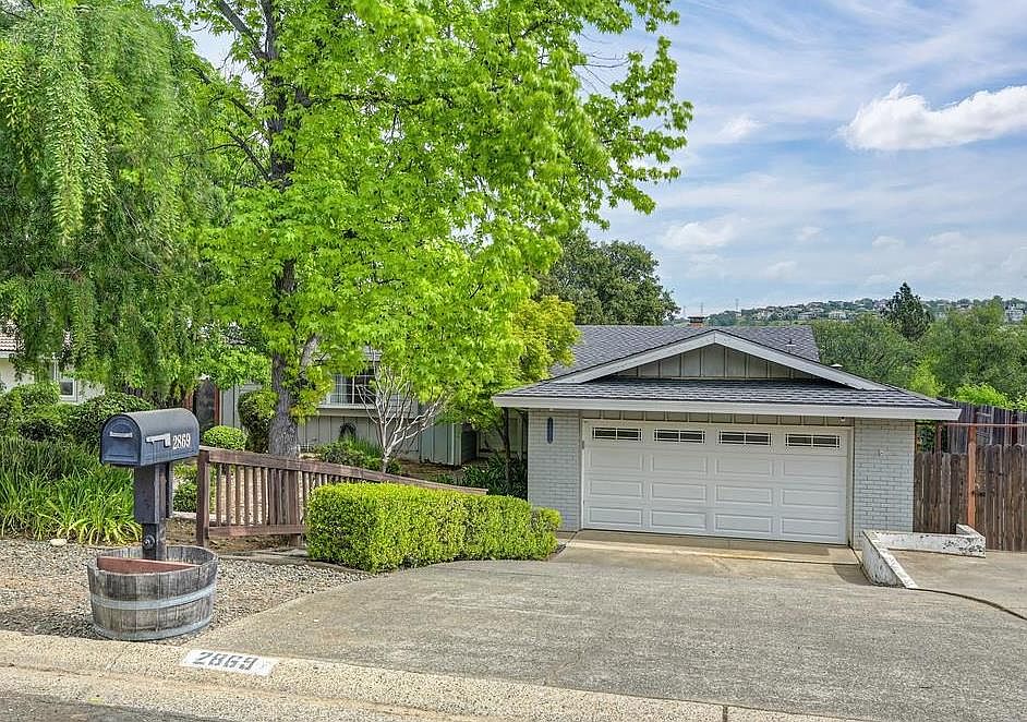 1st image of 2869 Stanford Ln