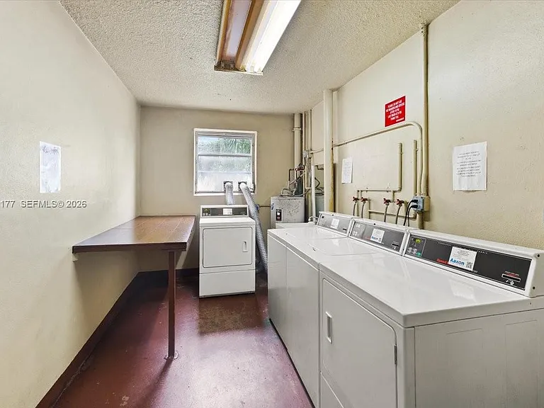319 NE 14th Ave #201 — Photo 24