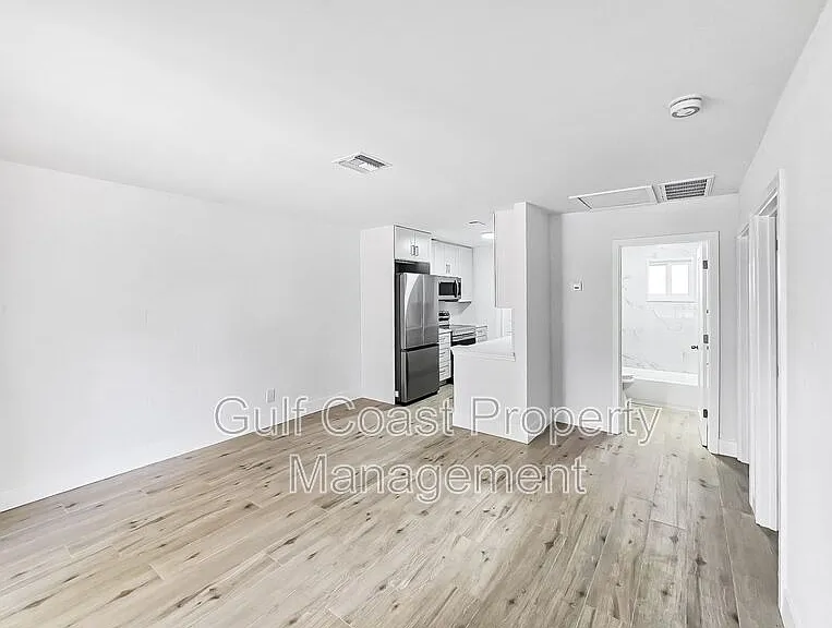 518 12th St W #A — Photo 5