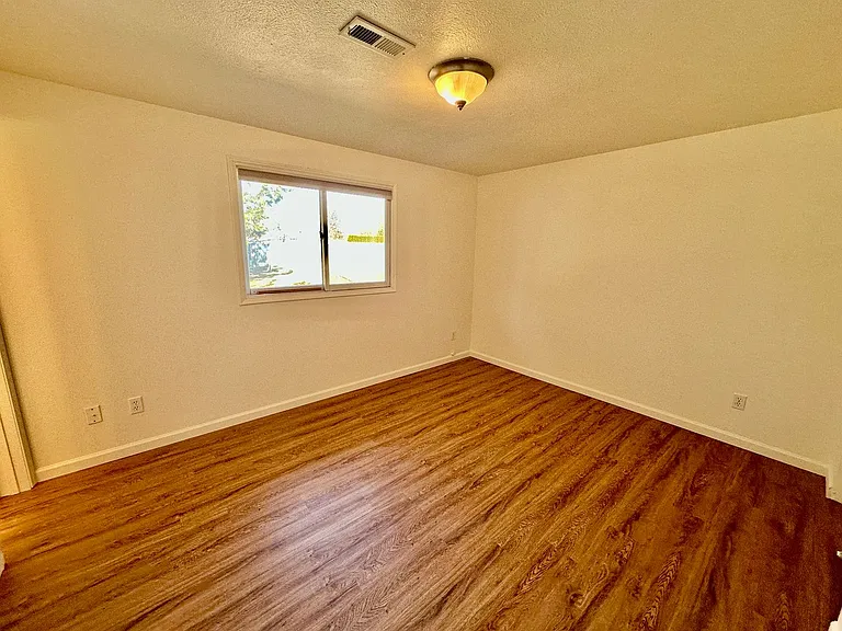 11409 N Guinevere Dr — Photo 13