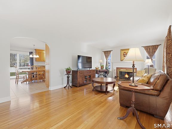 3rd image of 5 Arrowhead Road