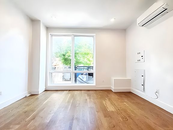 4th image of 879 Park Ave #1A
