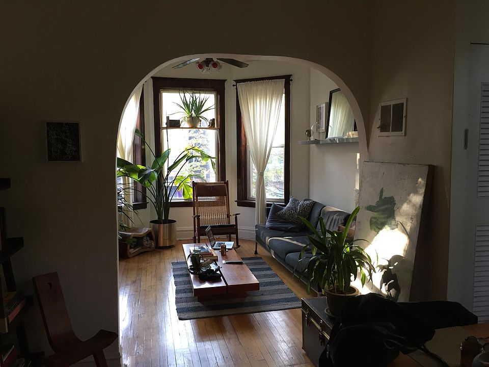 1st image of 1425 N Maplewood Ave APT 2R