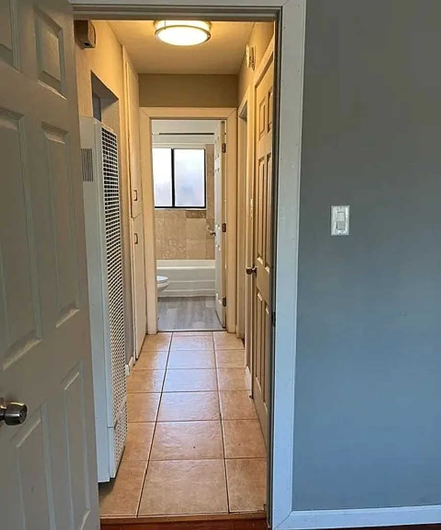 Updated 2 Bedroom Unit in a Great Martinez Location! — Photo 4