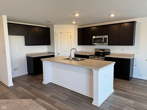 2nd image of 1584 Boris End St
