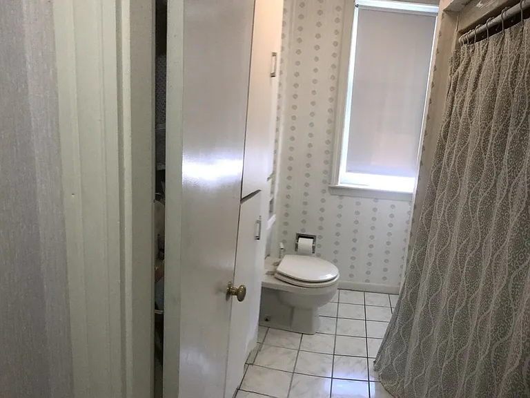 194-196 Robbins St #2 — Photo 10
