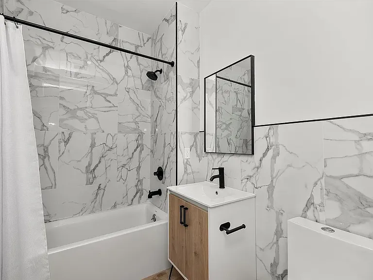 147 Stanhope St #1A — Photo 4