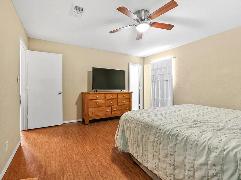 713 Patricia Dr — Photo 5