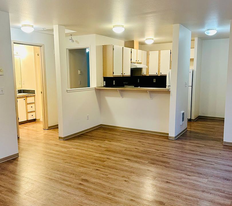 1st image of 4229 11th Ave NE #20332976