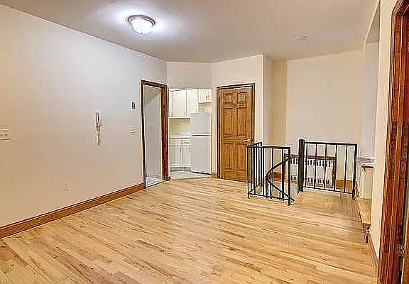 3rd image of 162 W 80th St APT E
