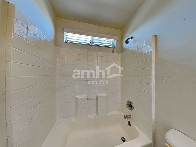 2827 S 74th Dr — Photo 17