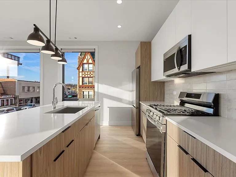KDG Irving Park LLC — Photo 4