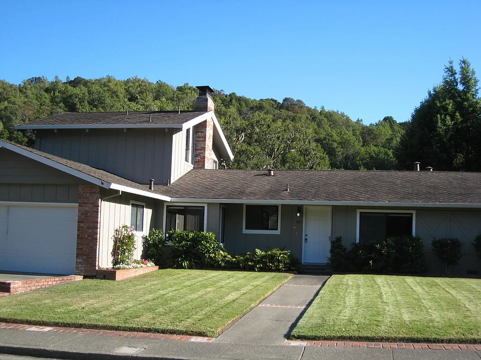 63 Robinhood Dr