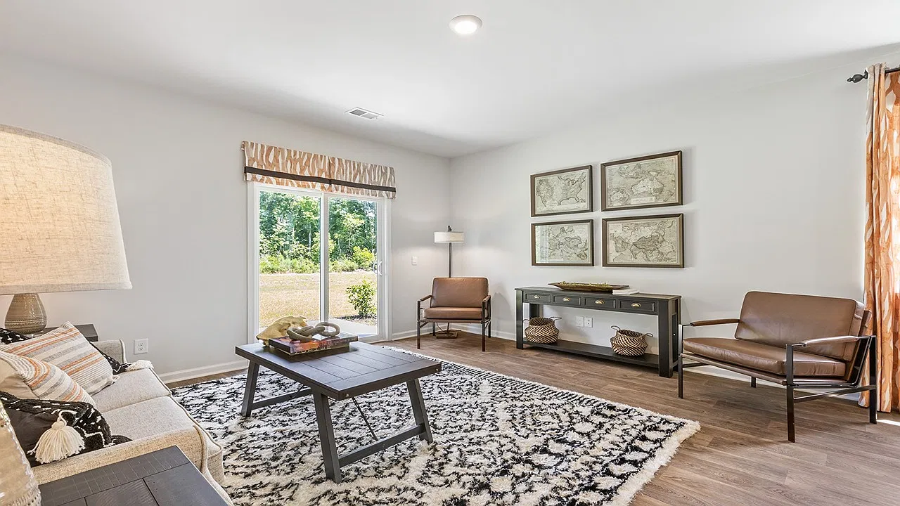 5 bed, 2394 sqft, $2,990 — Photo 4