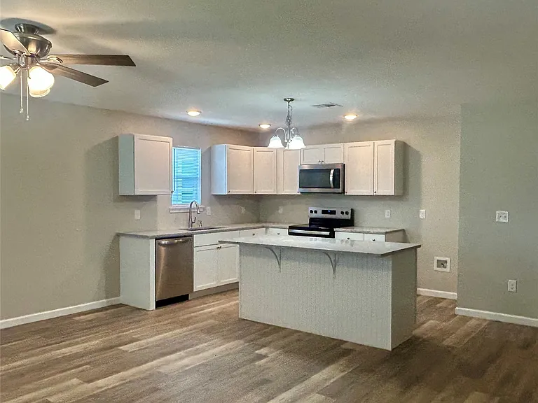 3812 W 55th St — Photo 3
