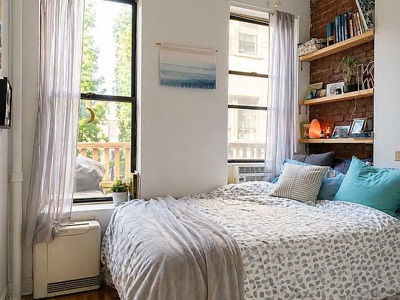 4th image of 371 S 4th St APT 3R