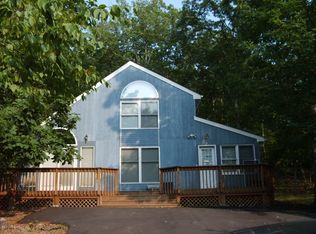 1187 Dover Dr, Bushkill, PA 18324
