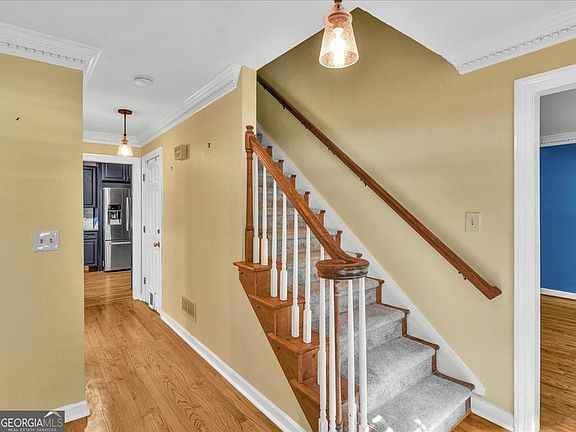 4th image of 27 Planters Dr
