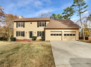 978 Gwens Trl SW, Lilburn, GA 30047