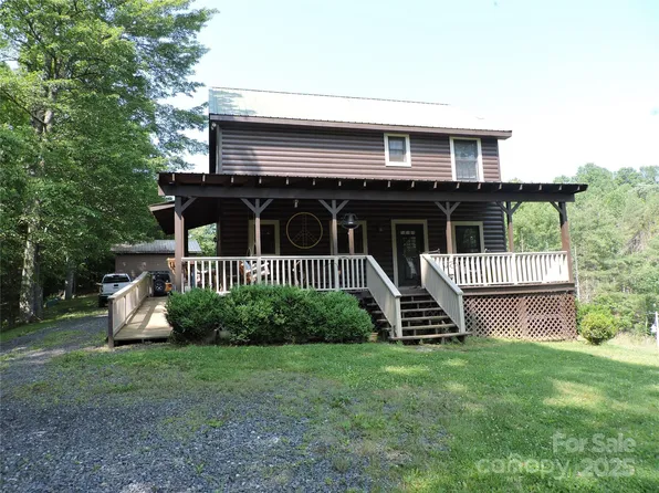 674 Johnsons Riverbend Ln, Bakersville, NC 28705