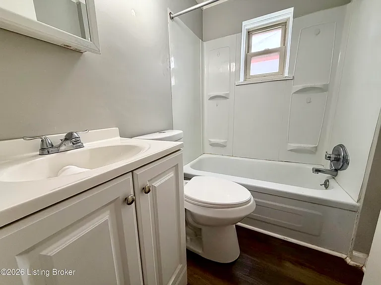206 N Oak St #6 — Photo 2