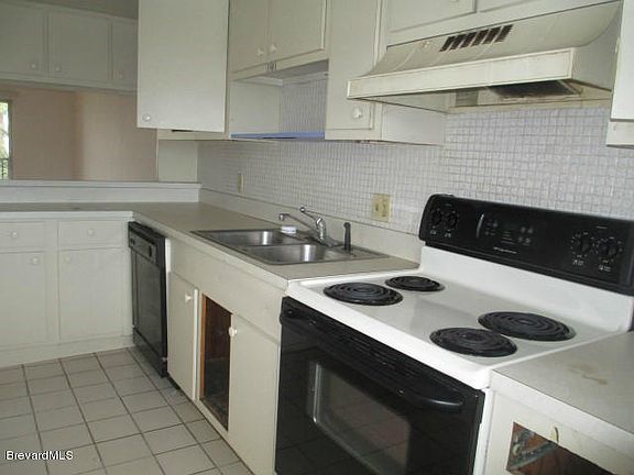 5th image of 1020 Pine Tree Dr #5