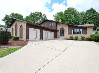 7070 Antoinette Dr, Parma, OH