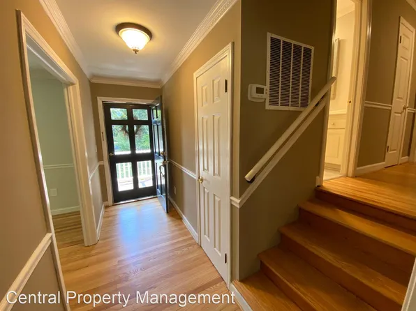 15 Hampton Ct, Greenville, SC 29609