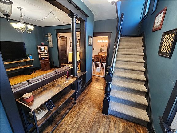 5th image of 129 Erwin St