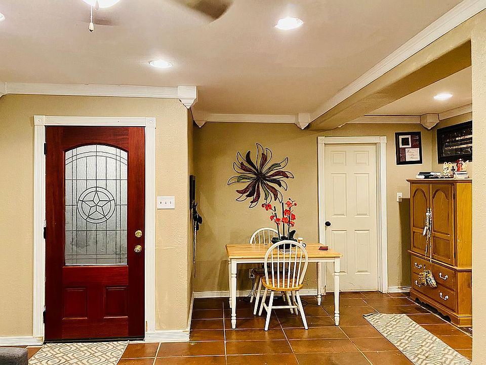 2nd image of 1414 E Corpus Christi St