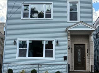17 Swan St, Troy, NY 12183