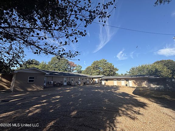 5th image of 302 Martin Luther King Dr
