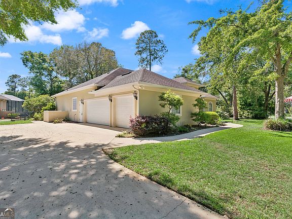 3rd image of 1026 Greenwillow Dr