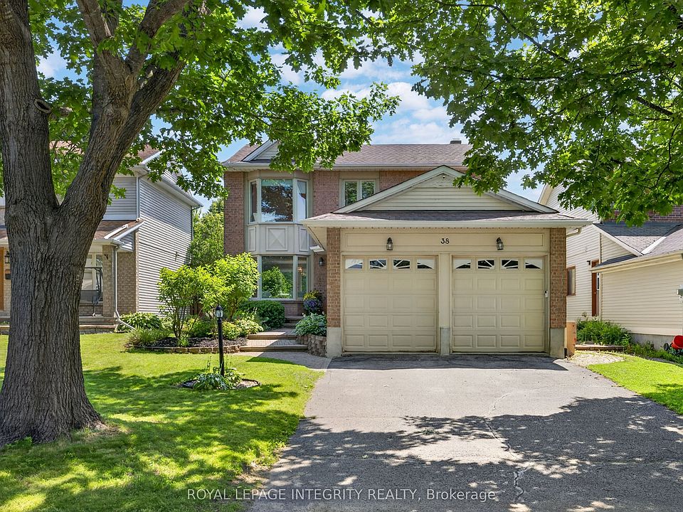 1st image of 38 Pebble Creek Cres