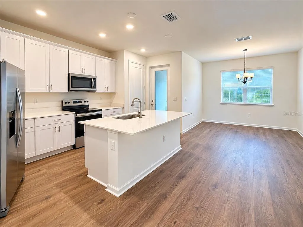 3 bed, 2.5 bath, 1764 sqft, $3,100 — Photo 4