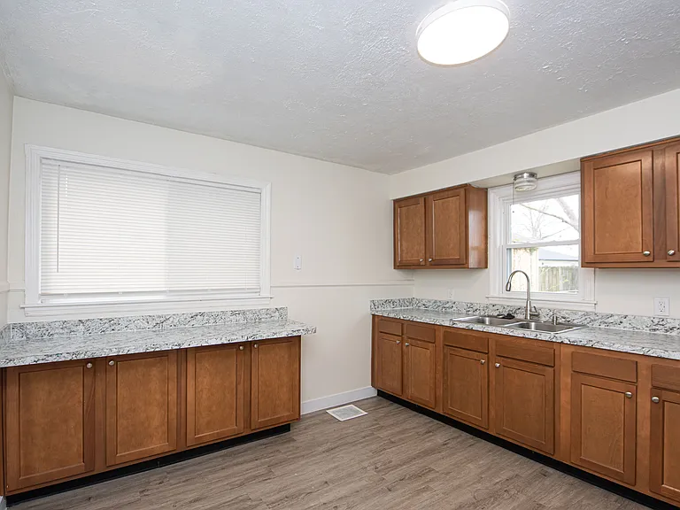 705 Briscoe Dr — Photo 5