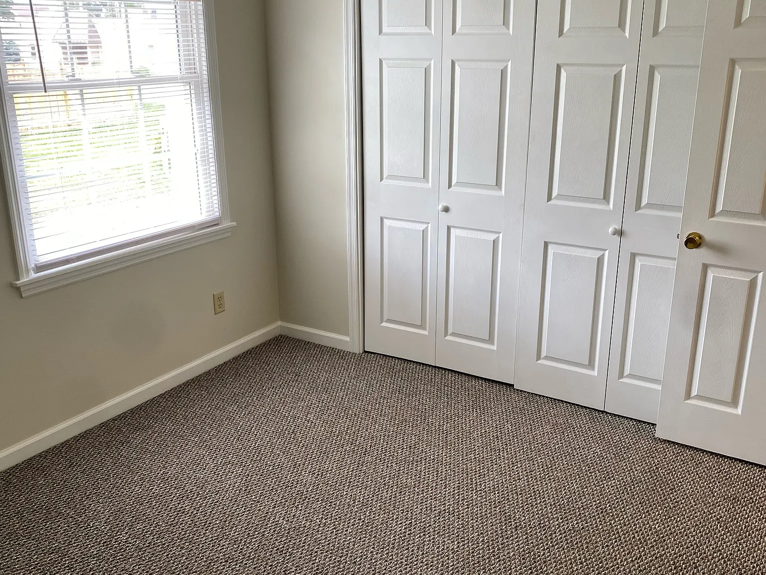 185 S Coldbrook Ave — Photo 4