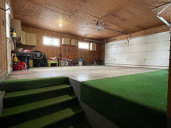 3rd image of 45 Eastwood Dr