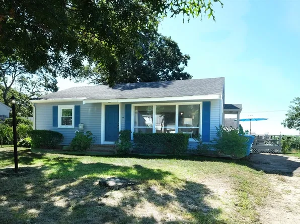 11 Palm St, East Falmouth, MA 02536