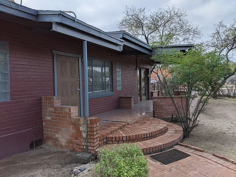 1104 E. Waverly St. — Photo 7