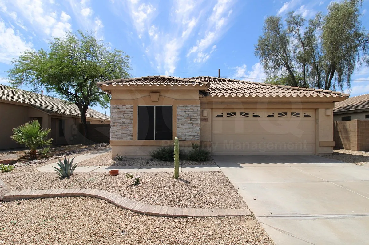 3 bed, 2.0 bath, 1679 sqft, $2,149 — Photo 1