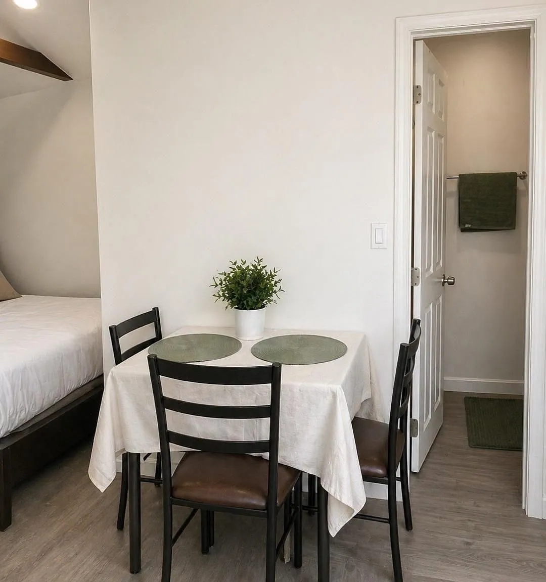 Studio, 1.0 bath, 250 sqft, $1,750 — Photo 2